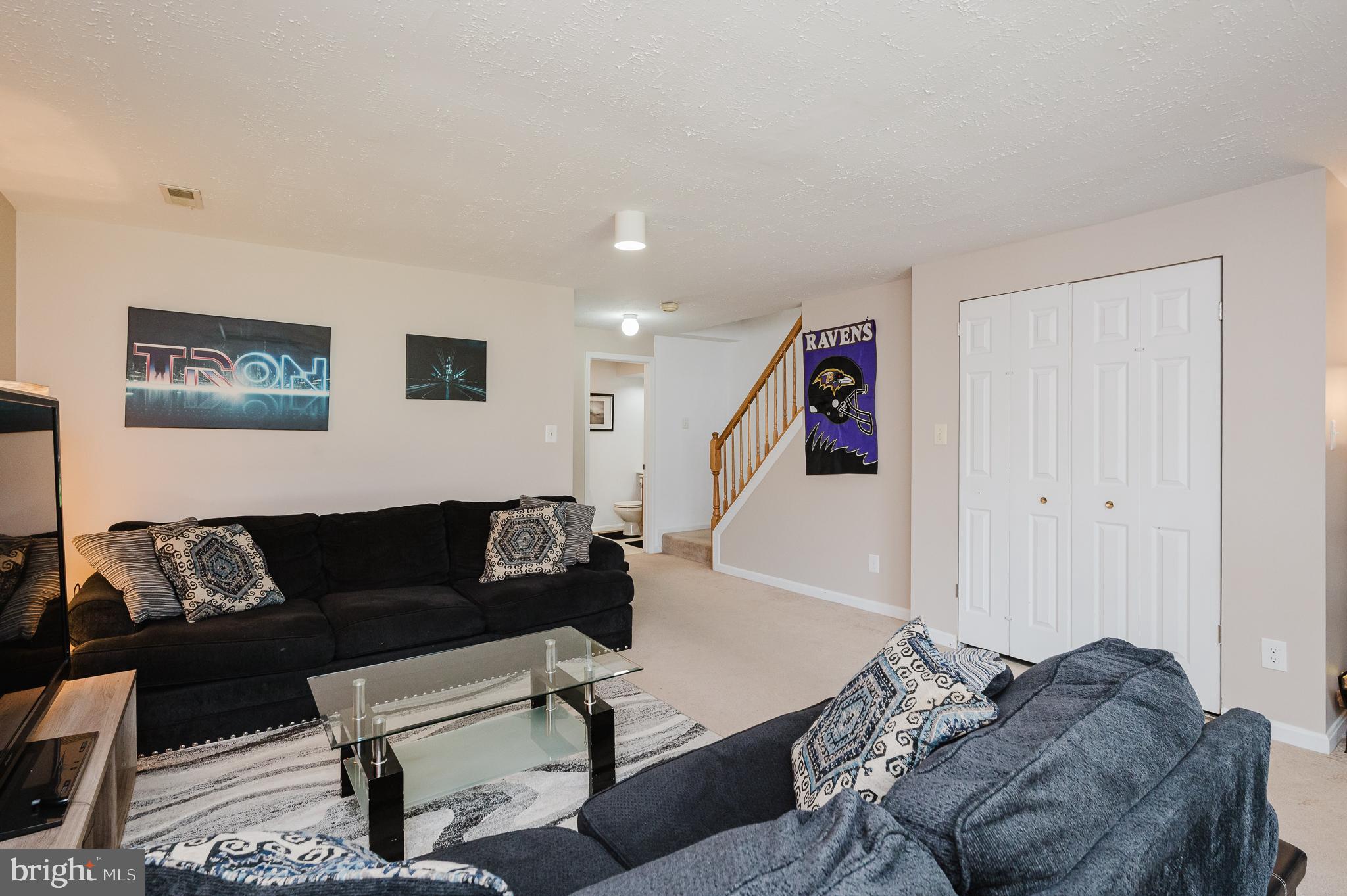 CONSTANT FRIENDSHIP - Residential