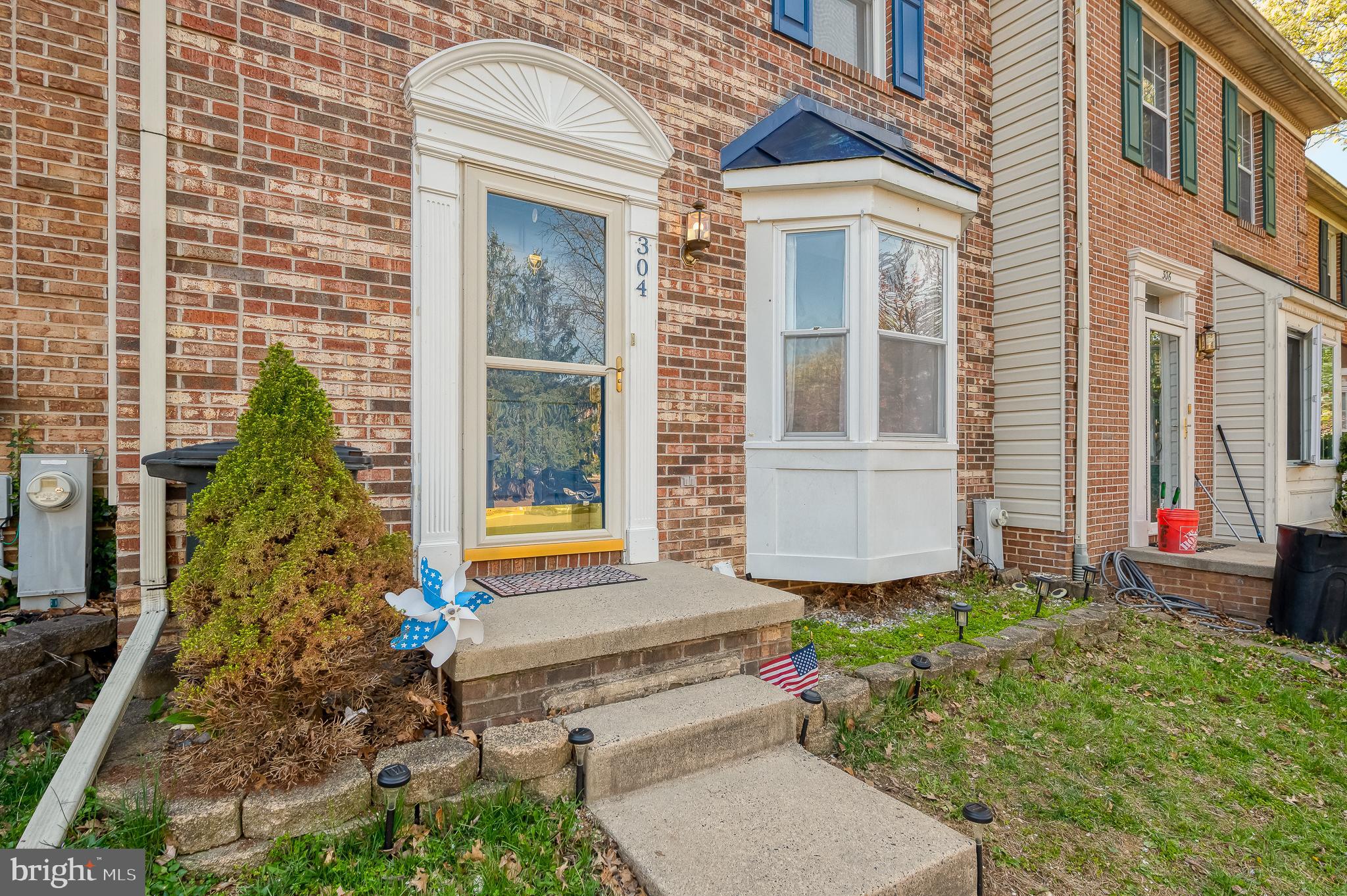 CONSTANT FRIENDSHIP - Residential