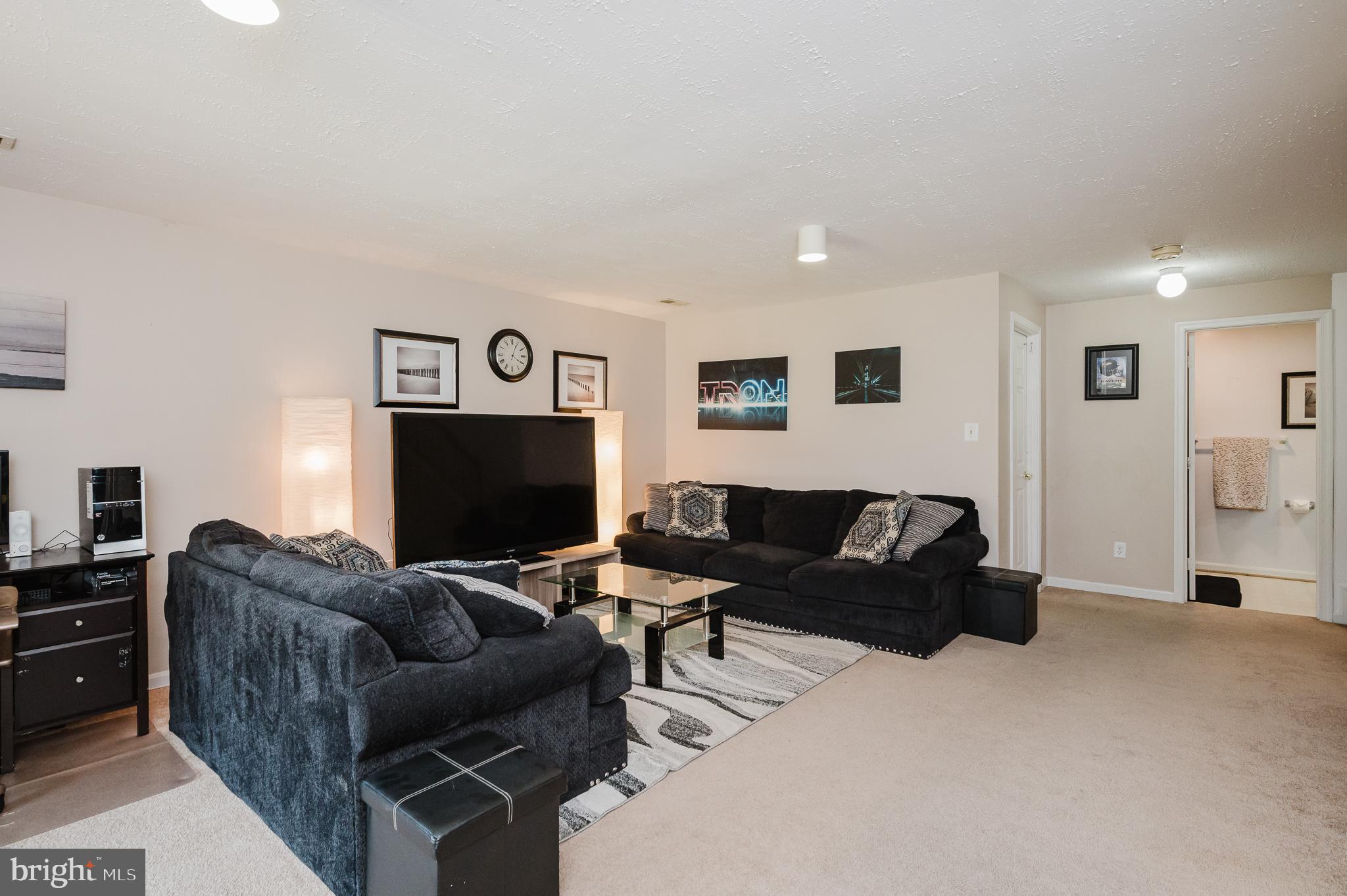 CONSTANT FRIENDSHIP - Residential