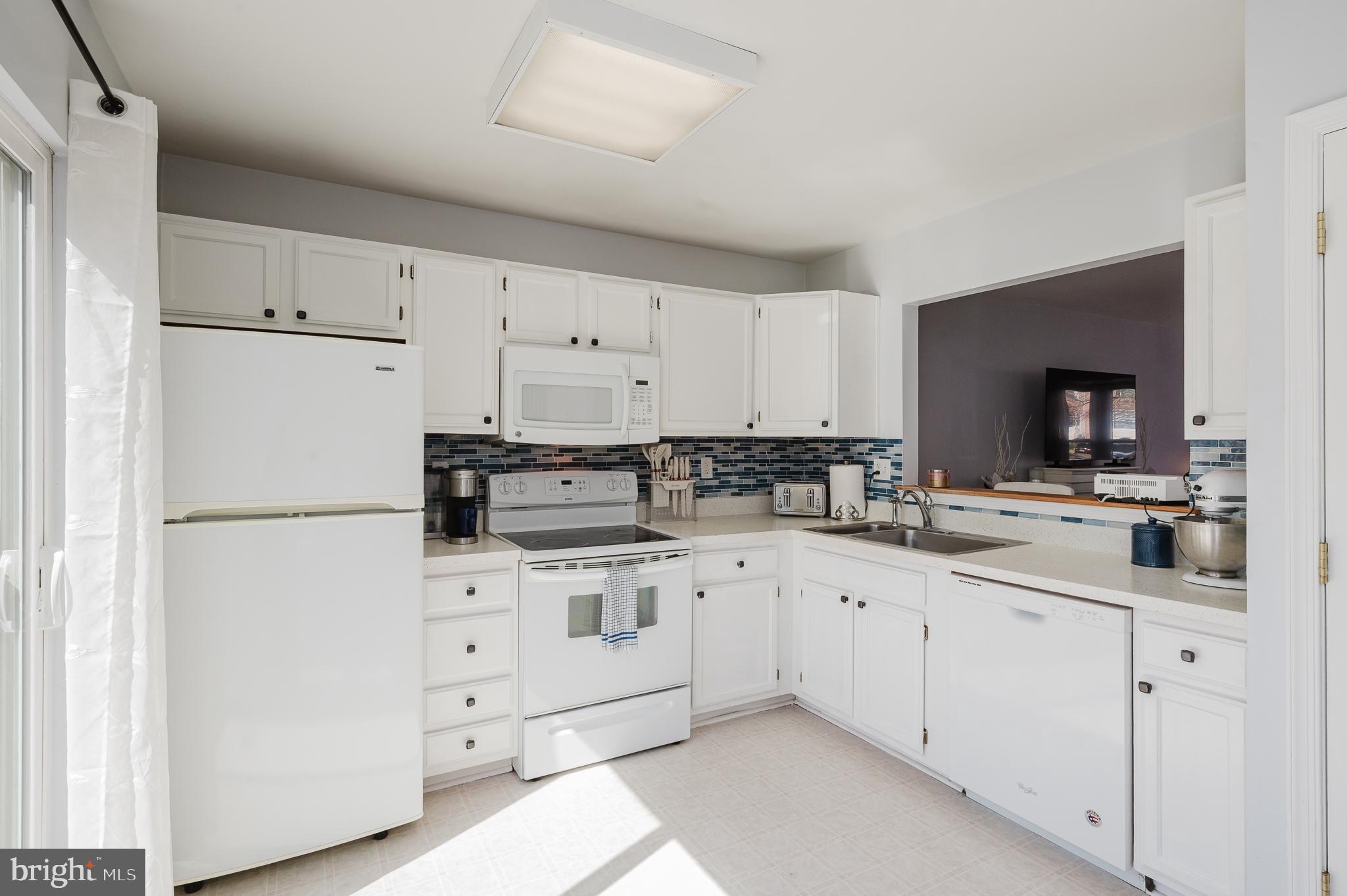 CONSTANT FRIENDSHIP - Residential