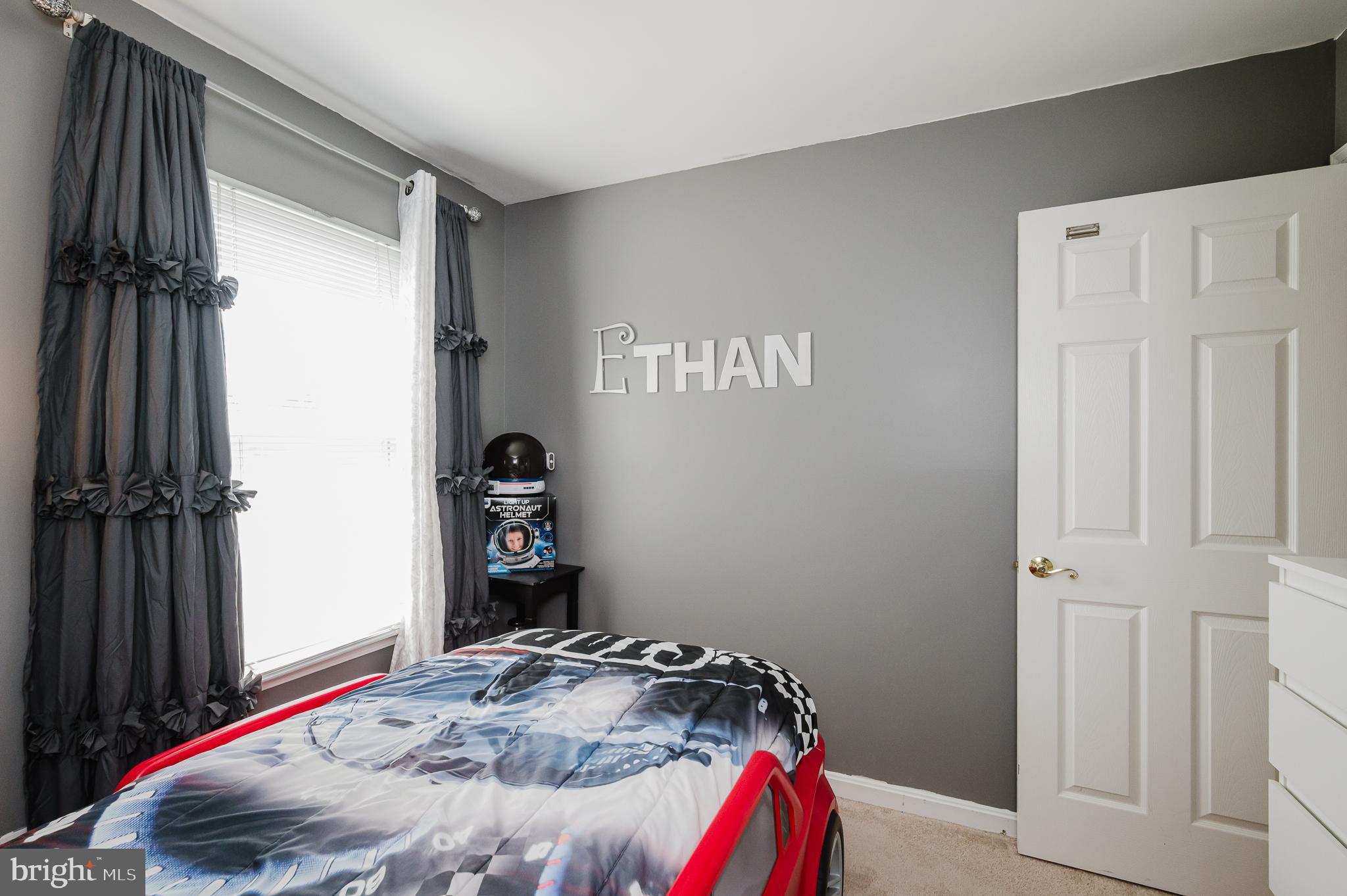 CONSTANT FRIENDSHIP - Residential