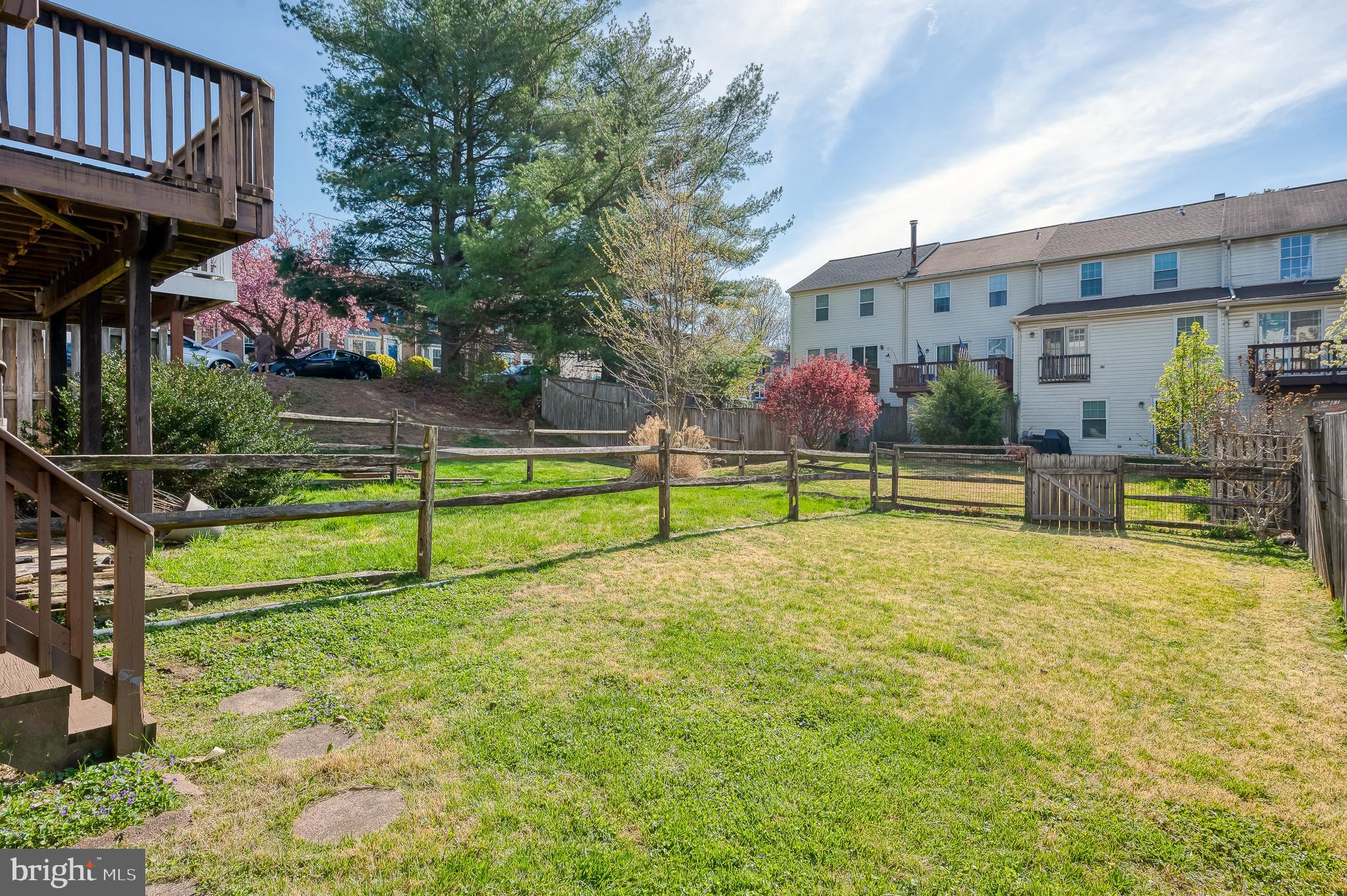 CONSTANT FRIENDSHIP - Residential