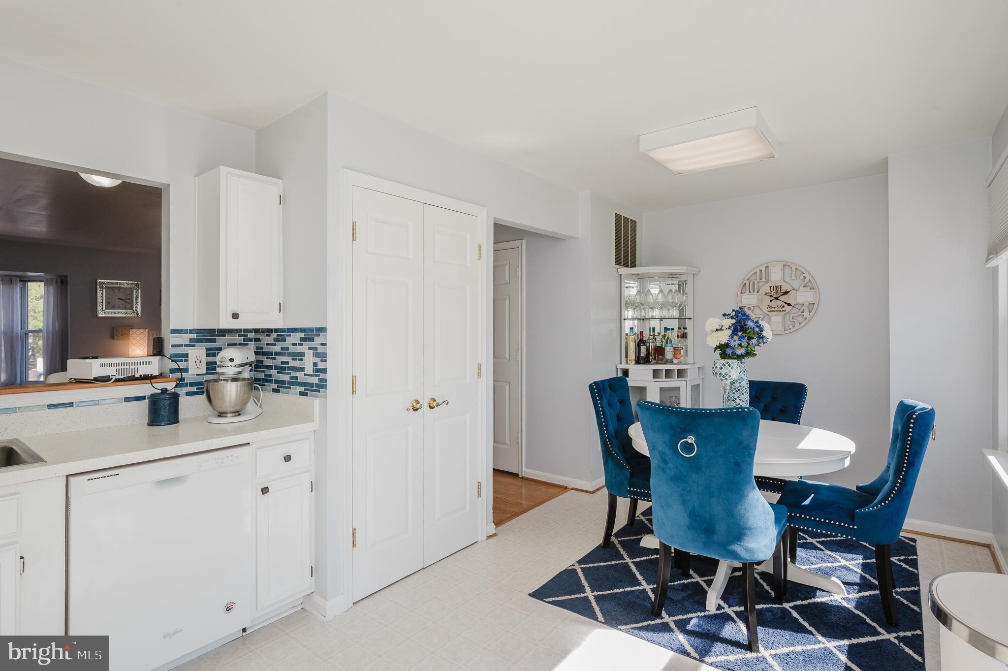 CONSTANT FRIENDSHIP - Residential