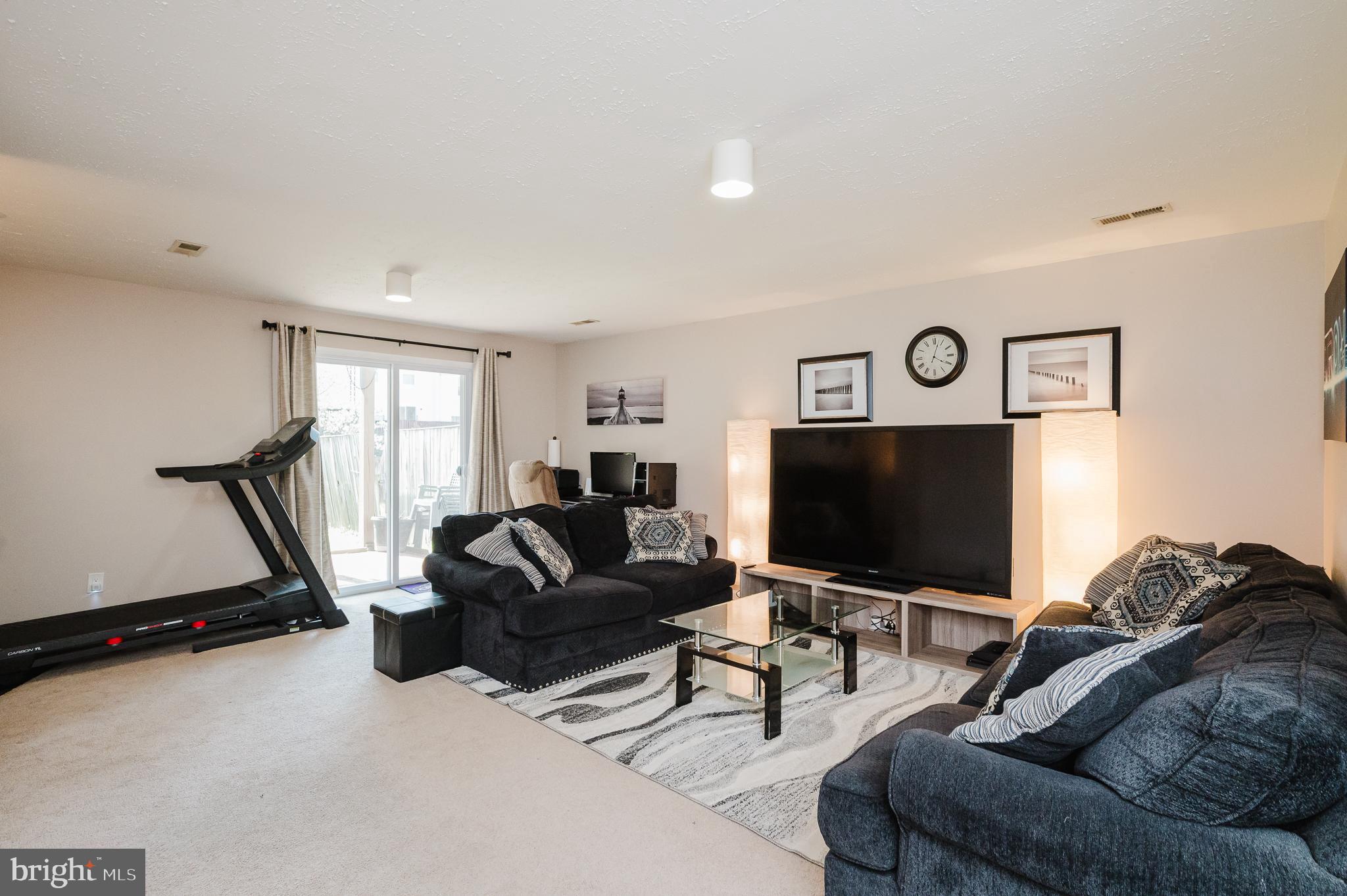 CONSTANT FRIENDSHIP - Residential