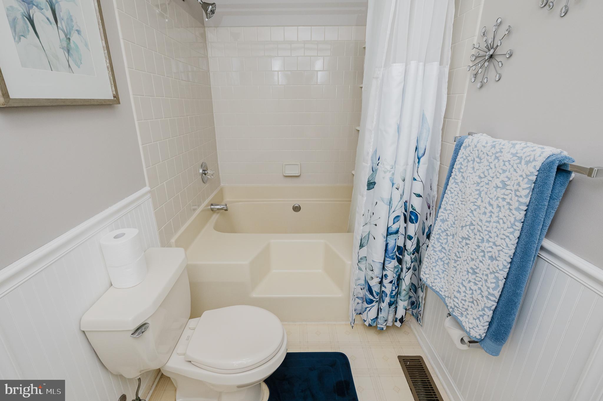 CONSTANT FRIENDSHIP - Residential