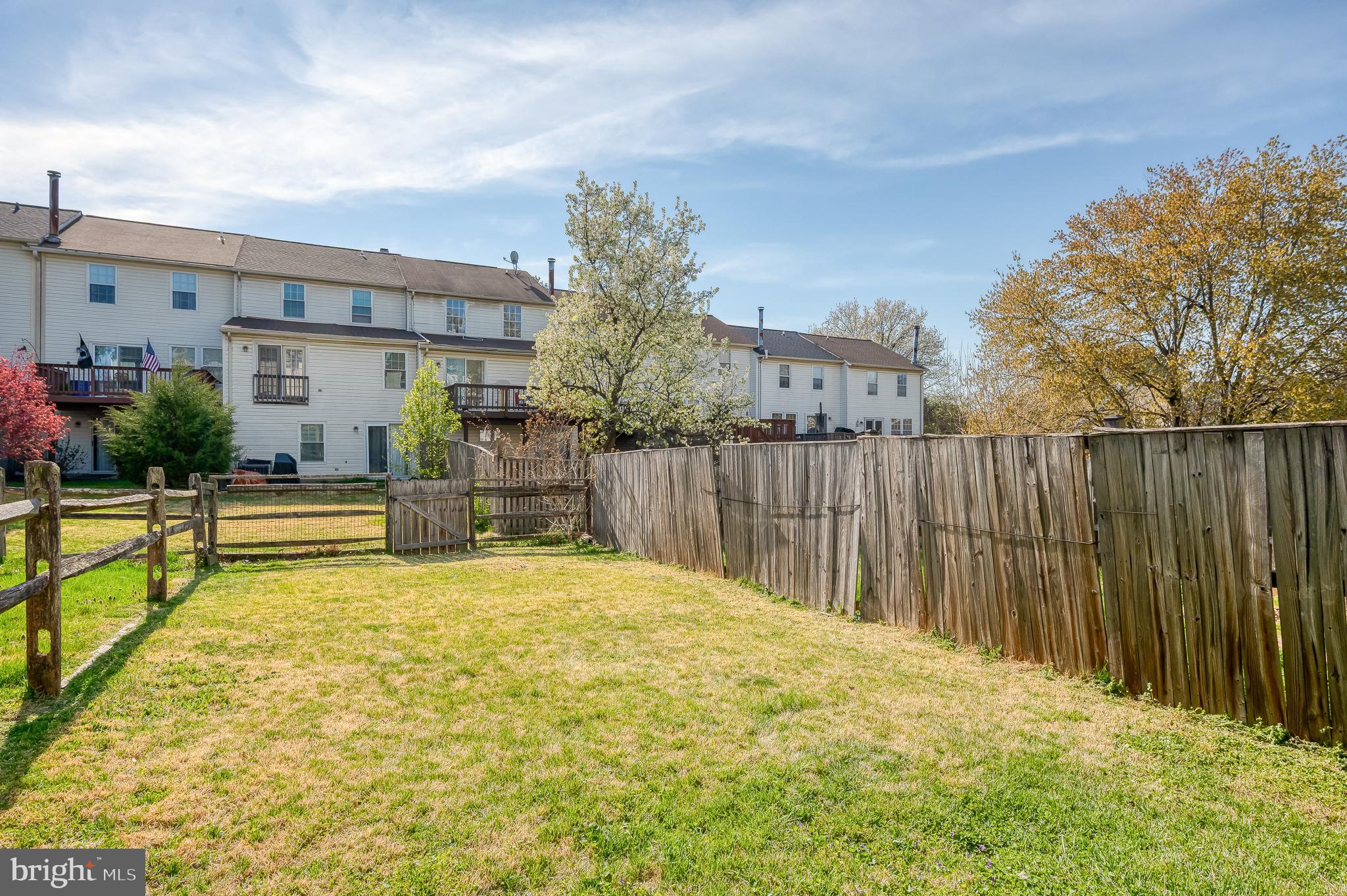 CONSTANT FRIENDSHIP - Residential