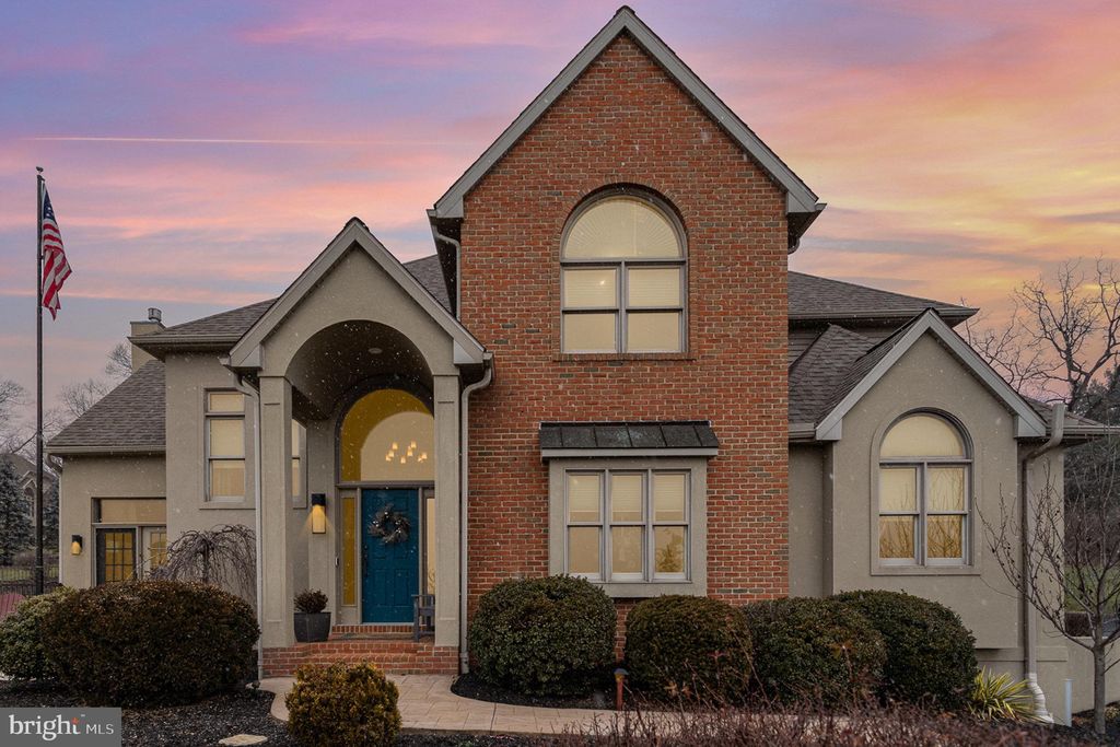 Photo of 325 E Woods Drive, LITITZ, PA 17543 (MLS # PALA2062592)