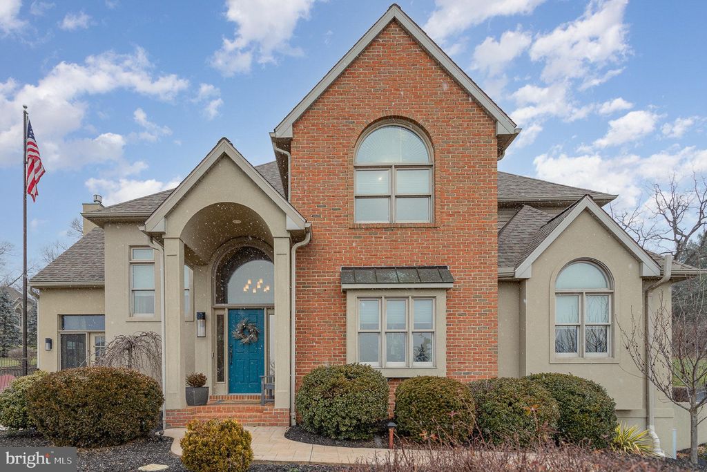 Photo of 325 E Woods Drive, LITITZ, PA 17543 (MLS # PALA2062592)