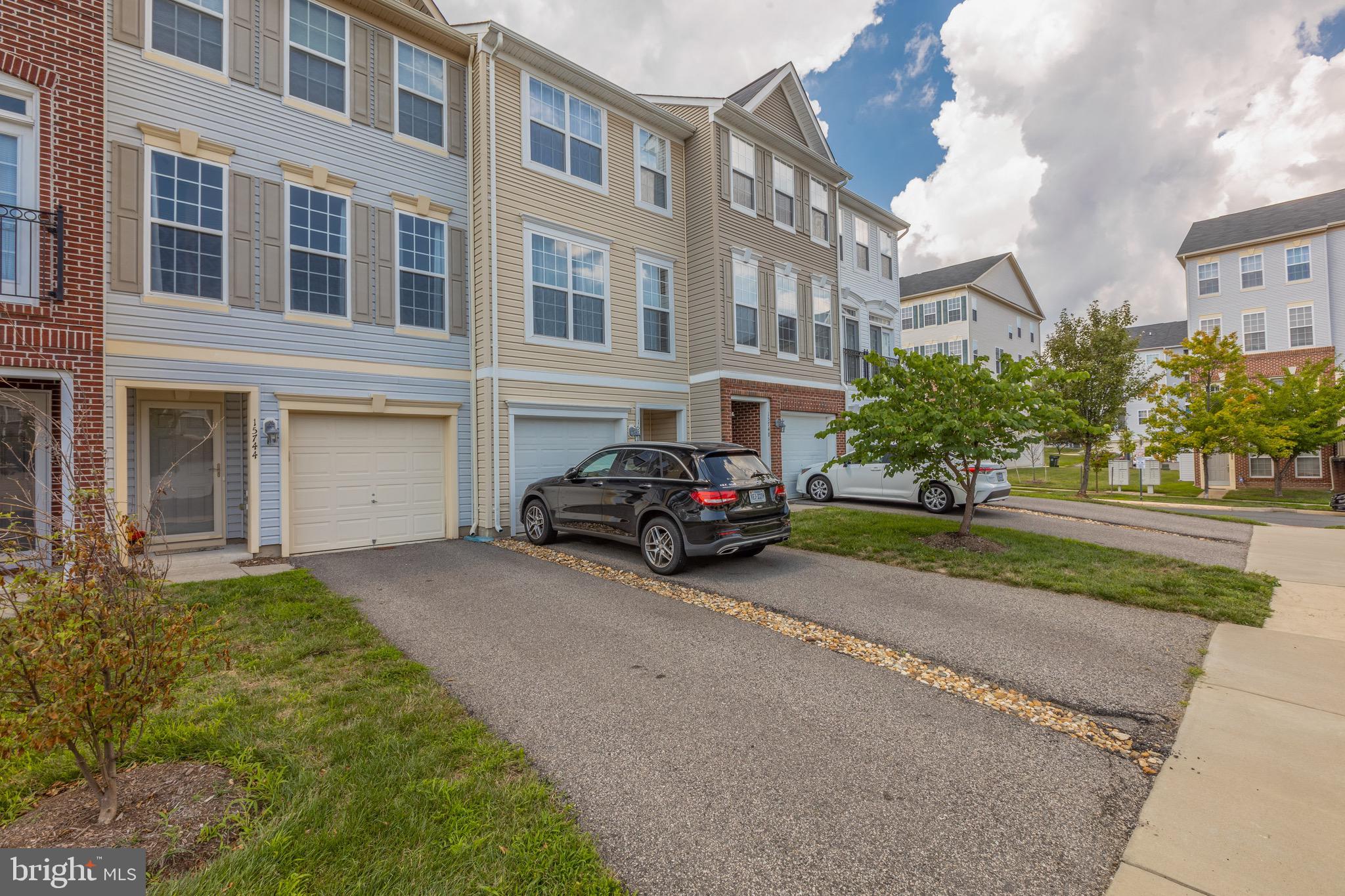 POWELLS RUN VILLAGE COND - Residential