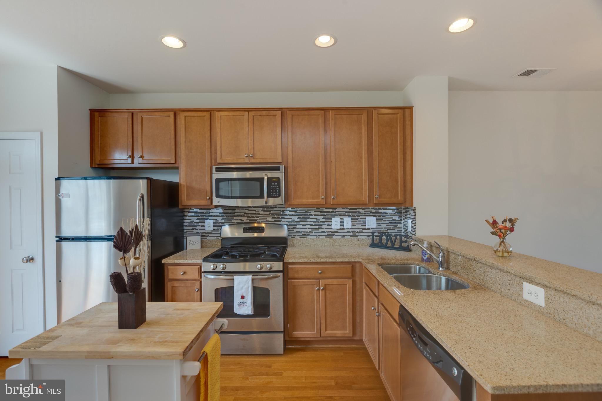 POWELLS RUN VILLAGE COND - Residential