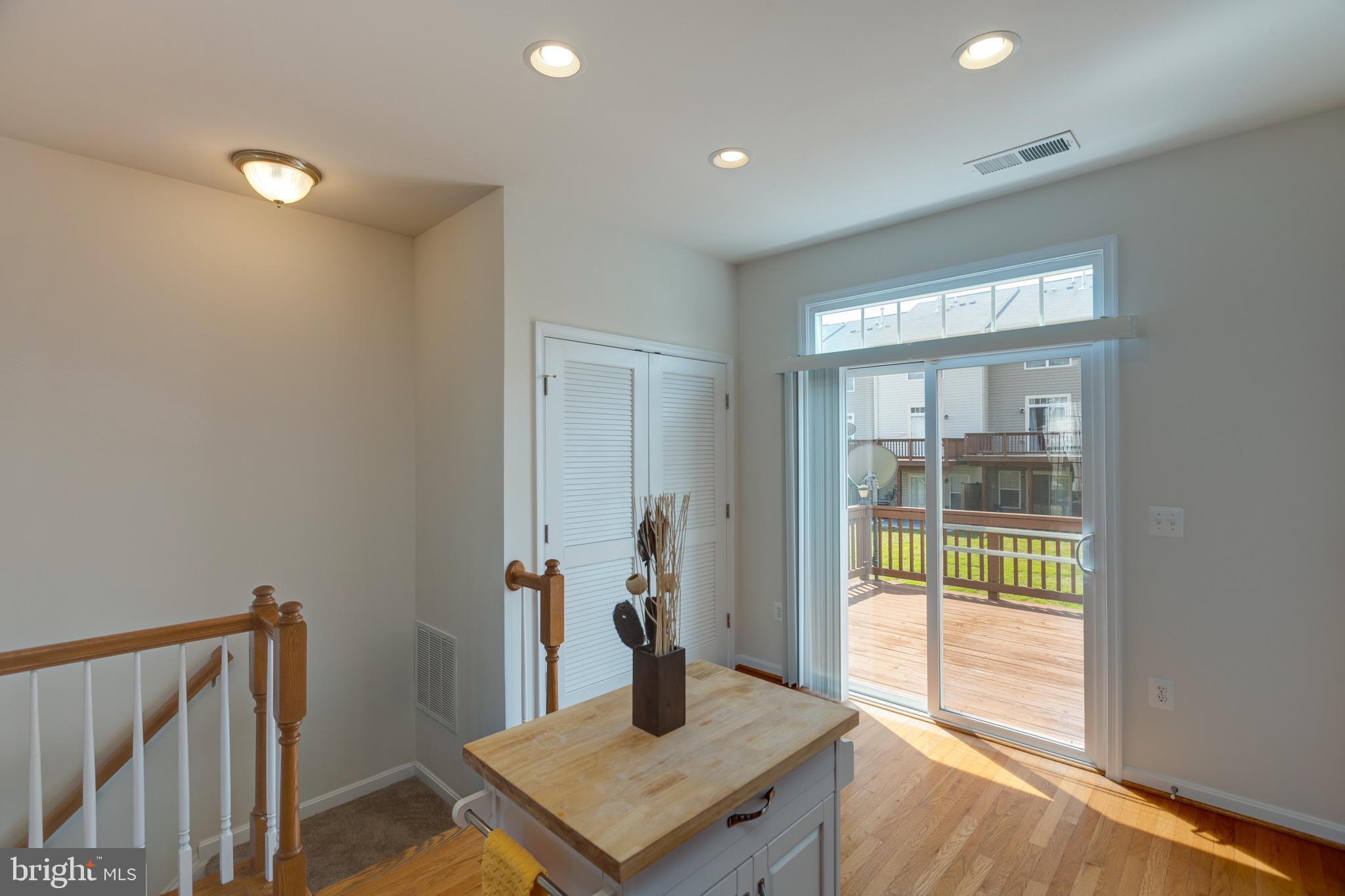 POWELLS RUN VILLAGE COND - Residential