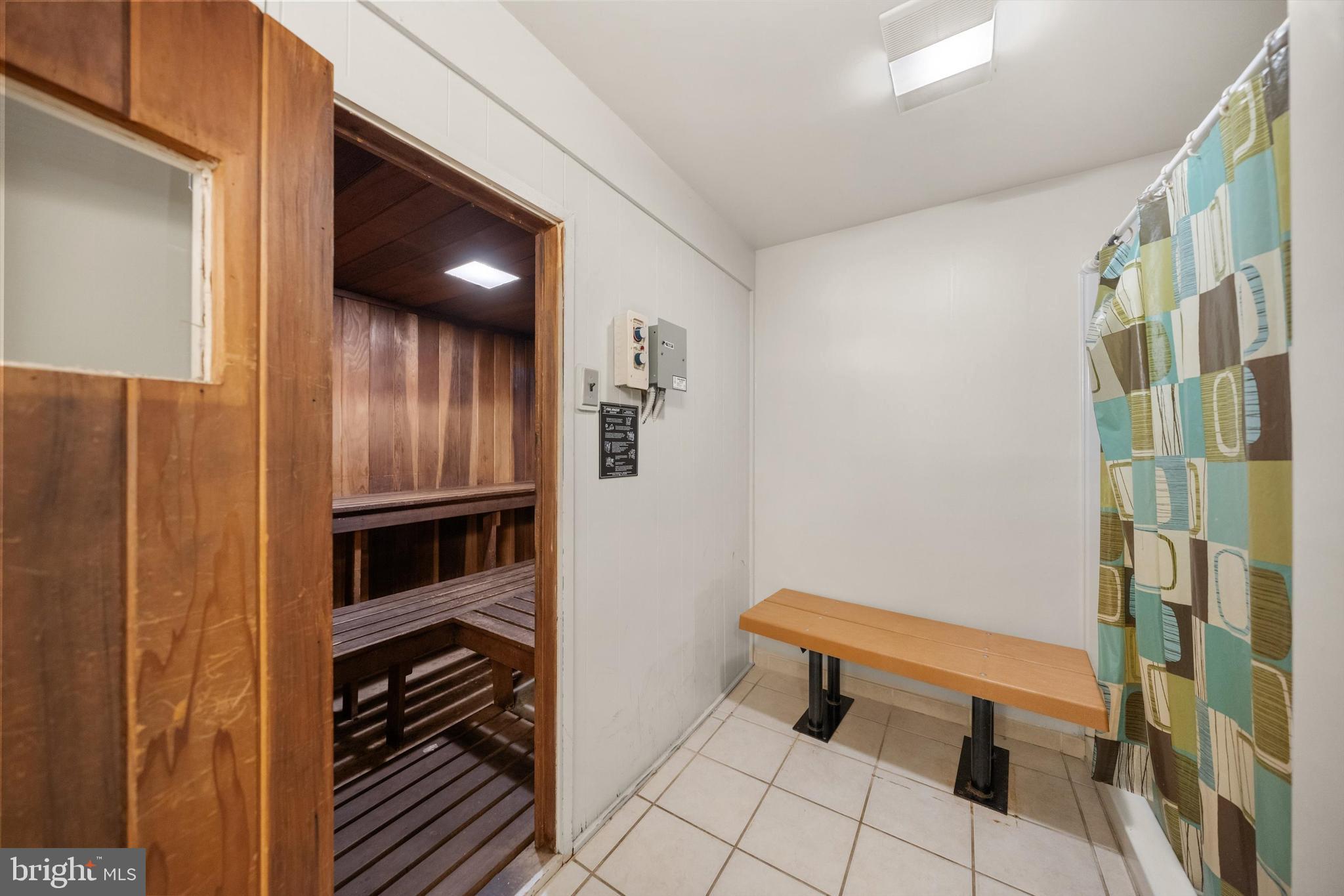 CARLYLE HOUSE - Residential Lease