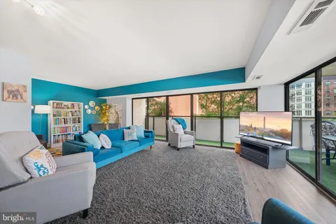 5300 Columbia Pike Unit 315, Arlington, VA MLS: VAAR2065772