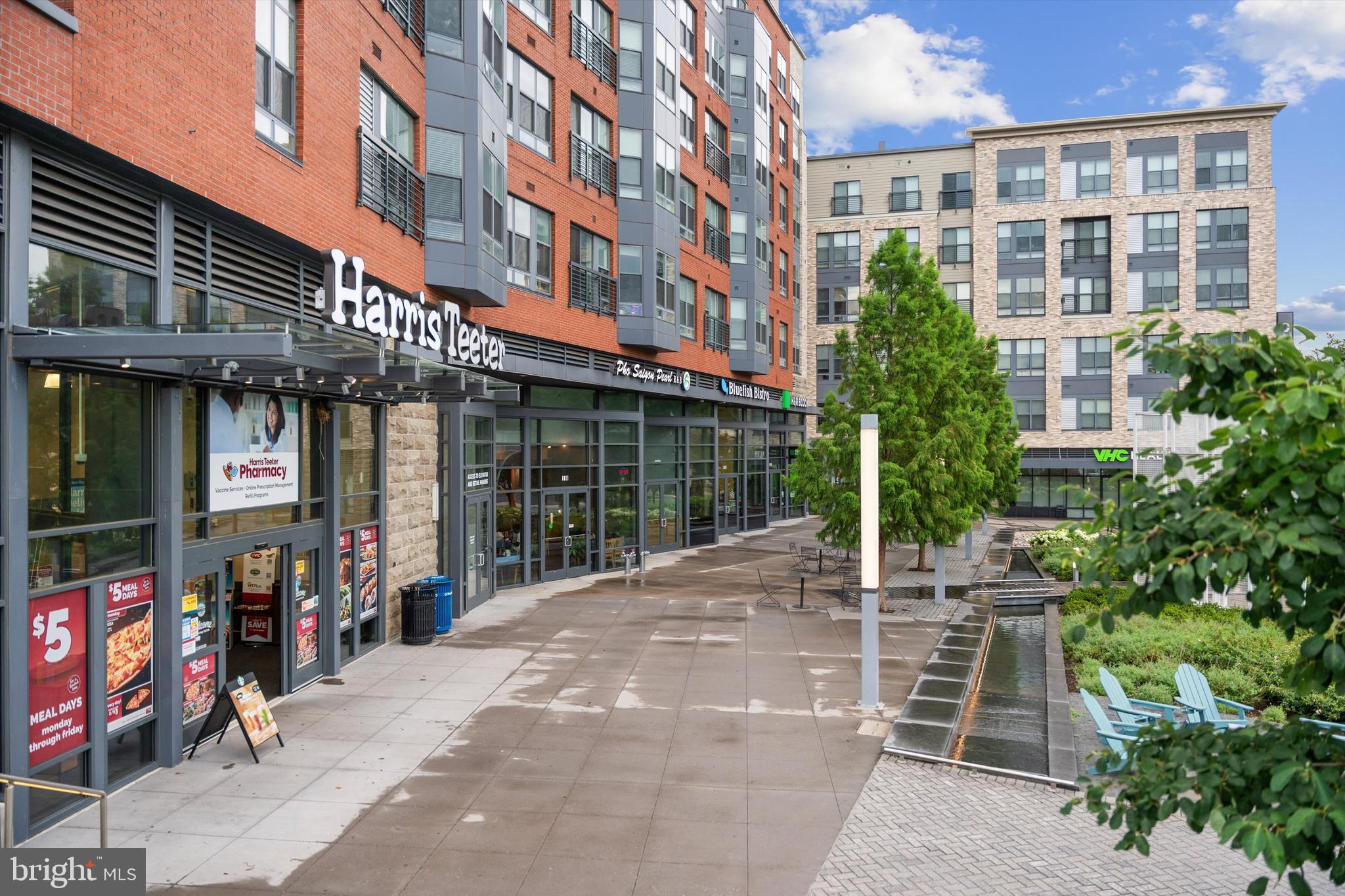 CARLYLE HOUSE - Residential Lease