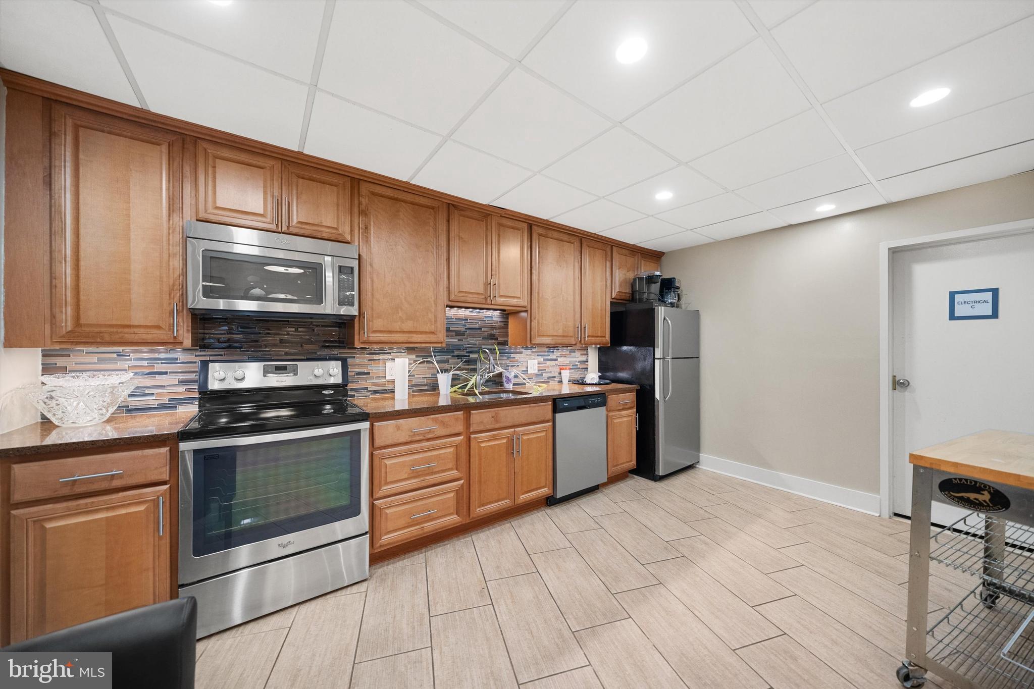 CARLYLE HOUSE - Residential Lease