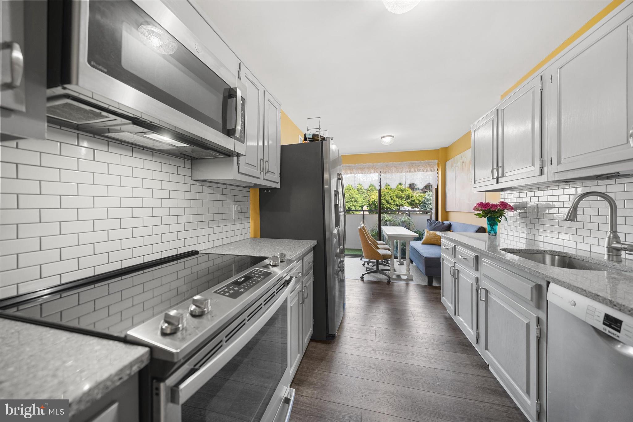 CARLYLE HOUSE - Residential Lease