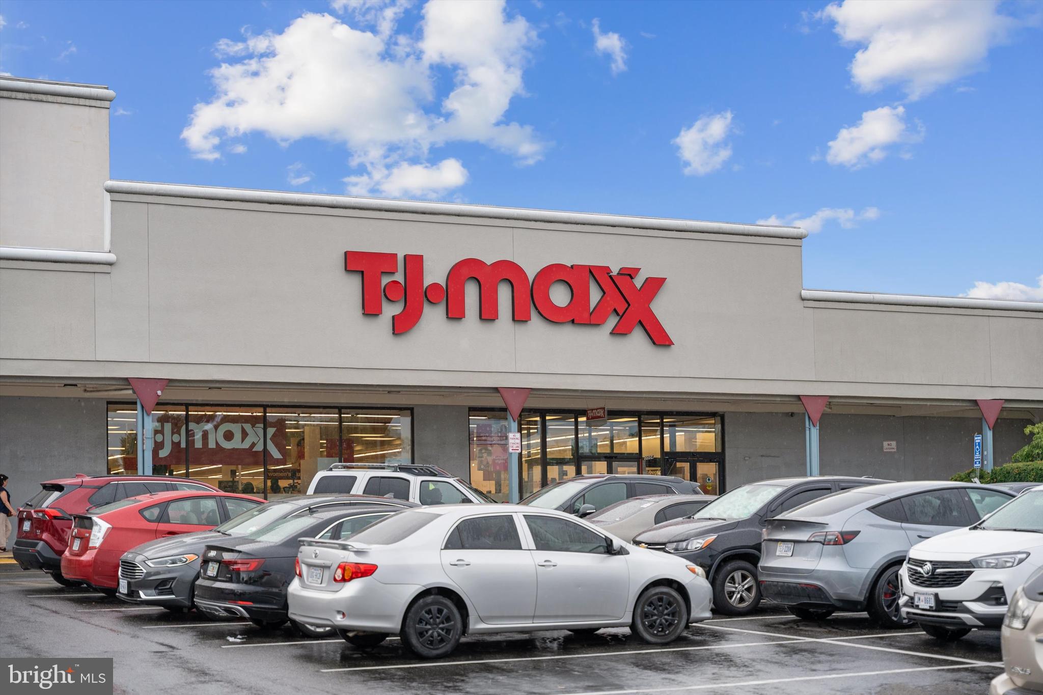 CARLYLE HOUSE - Residential Lease