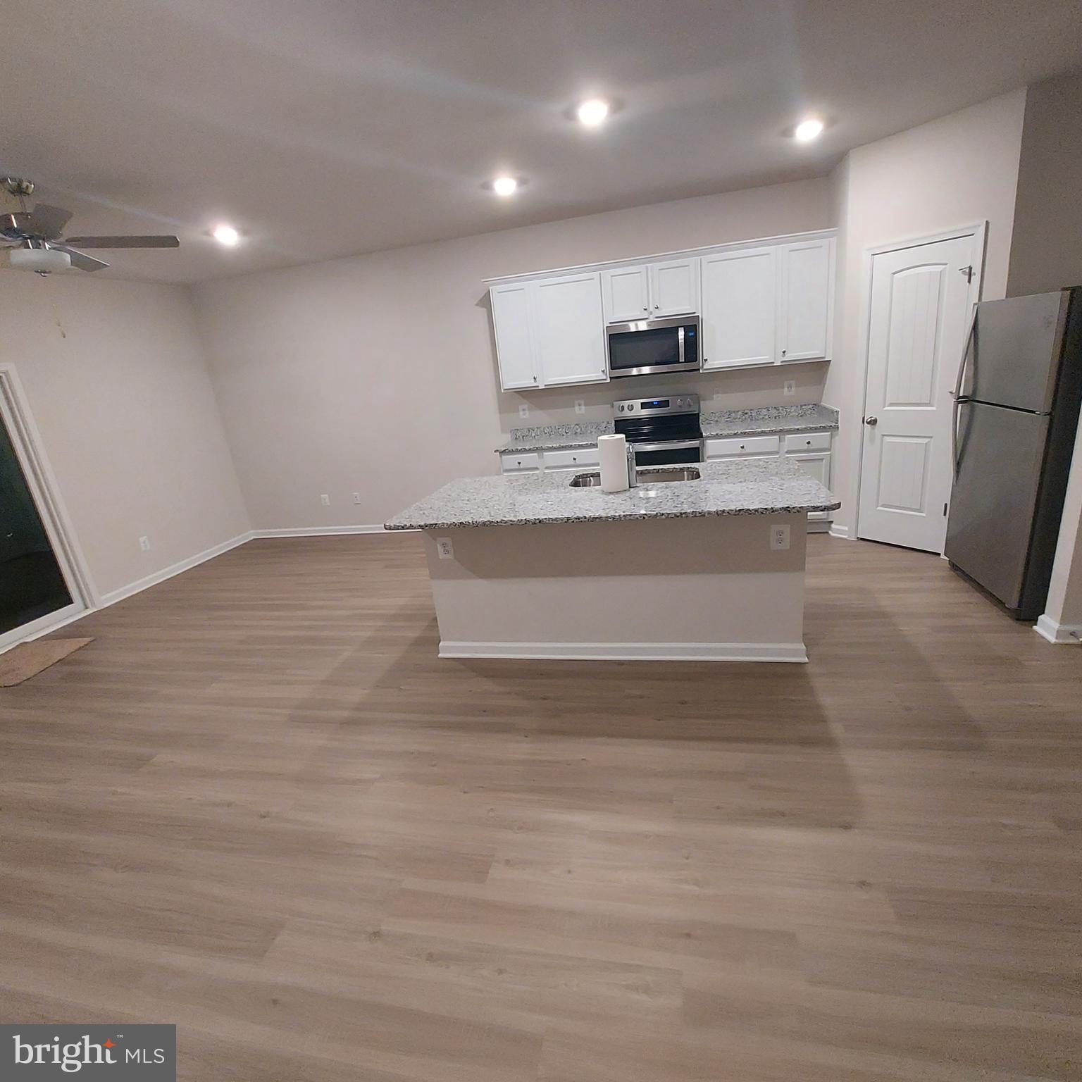 HOMEPLACE AT RIVERSIDE - Residential Lease