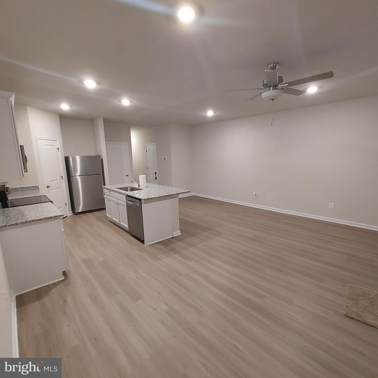 HOMEPLACE AT RIVERSIDE - Residential Lease