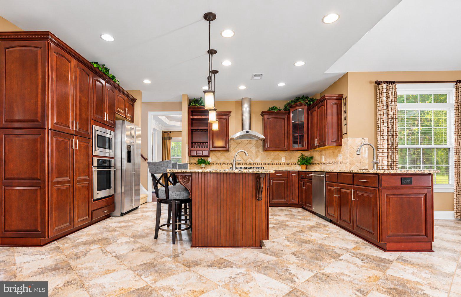 6100 BLACK OAK COURT