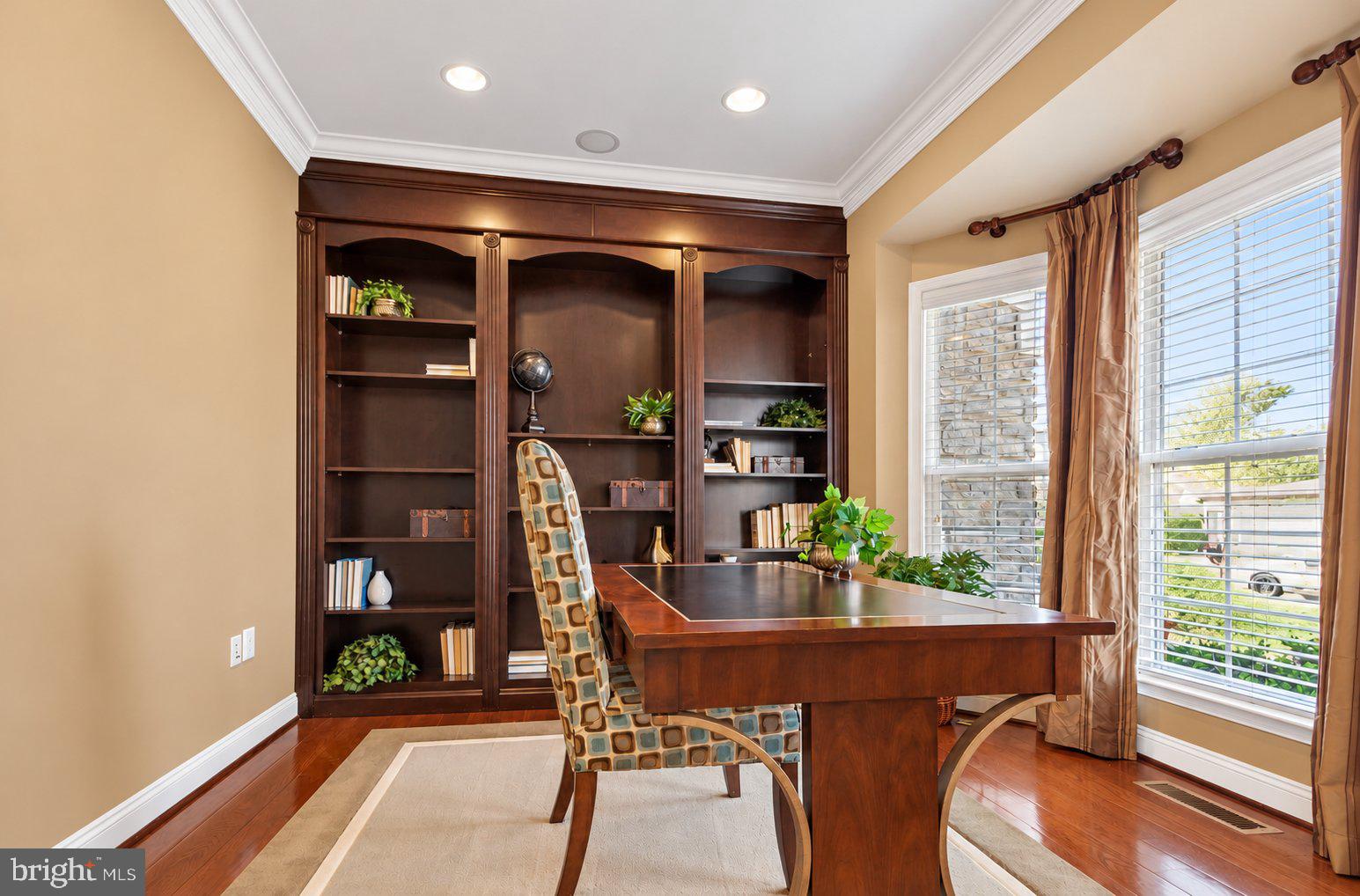 6100 BLACK OAK COURT