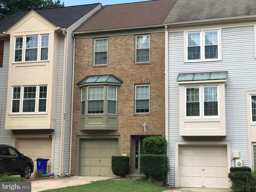 LOVELY DORSEY HALL TOWNHOME WITH LOTS OF SPACE!  3 BEDROOMS, 2.5 BATHS; MASTER BEDROOM WITH LOFT & SKYLIGHTS; FINISHED WALKOUT BASEMENT; LARGE EAT-IN KITCHEN WITH PANTRY & LAUNDRY CLOSET; PRIME LOCATION - CLOSE TO RESTAURANTS, SHOPPING & TRAVEL ROUTES; 1 CAR GARAGE;  NEWER CARPETING THROUGHOUT;  A TON OF SPACE FOR THE $$!  ; AVAILABLE Jan 1st;   NO PETS; NO SMOKING; MINIMUM REQUIRED CREDIT SCORE OF 670; PLEASE REVIEW FAQ'S DOCUMENT BEFORE CALLING LISTING AGENT. THANK YOU!