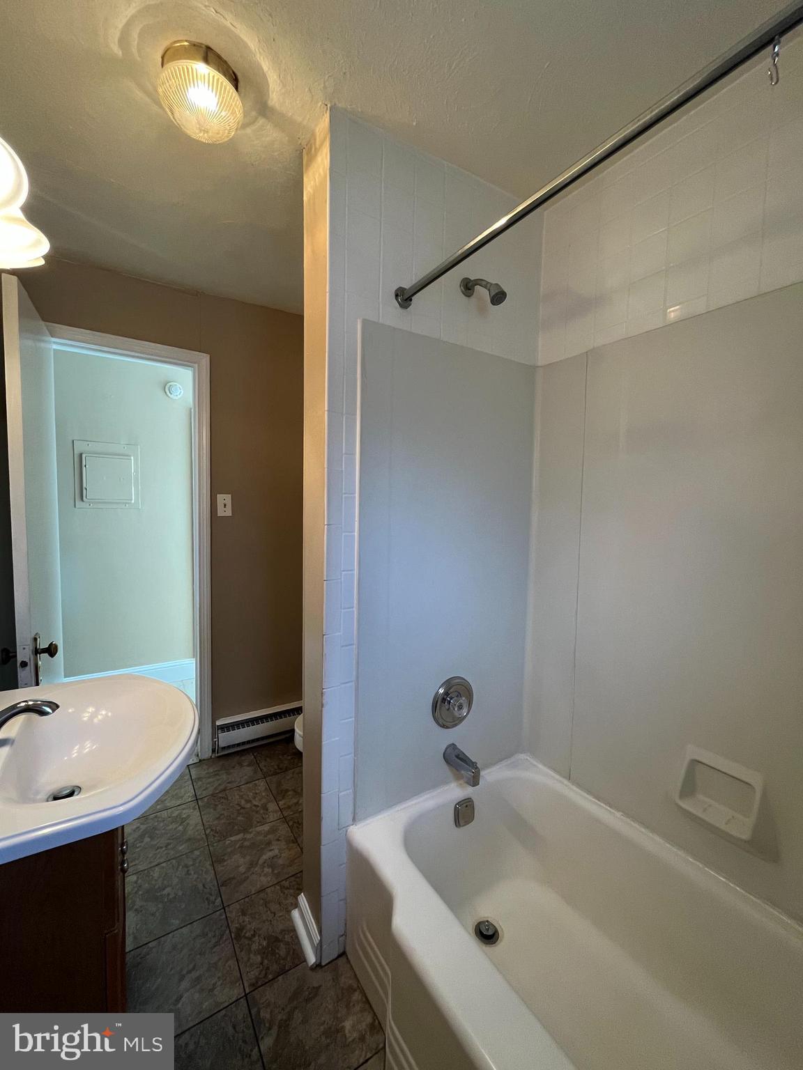 MANAYUNK - Residential Lease