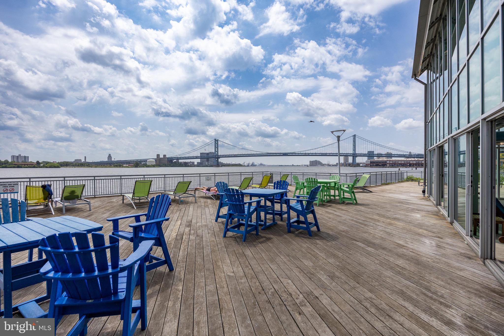 WATERFRONT SQUARE - Residential