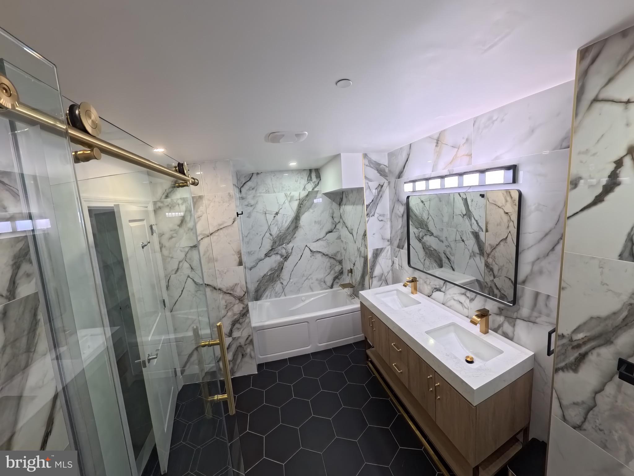 WATERFRONT SQUARE - Residential