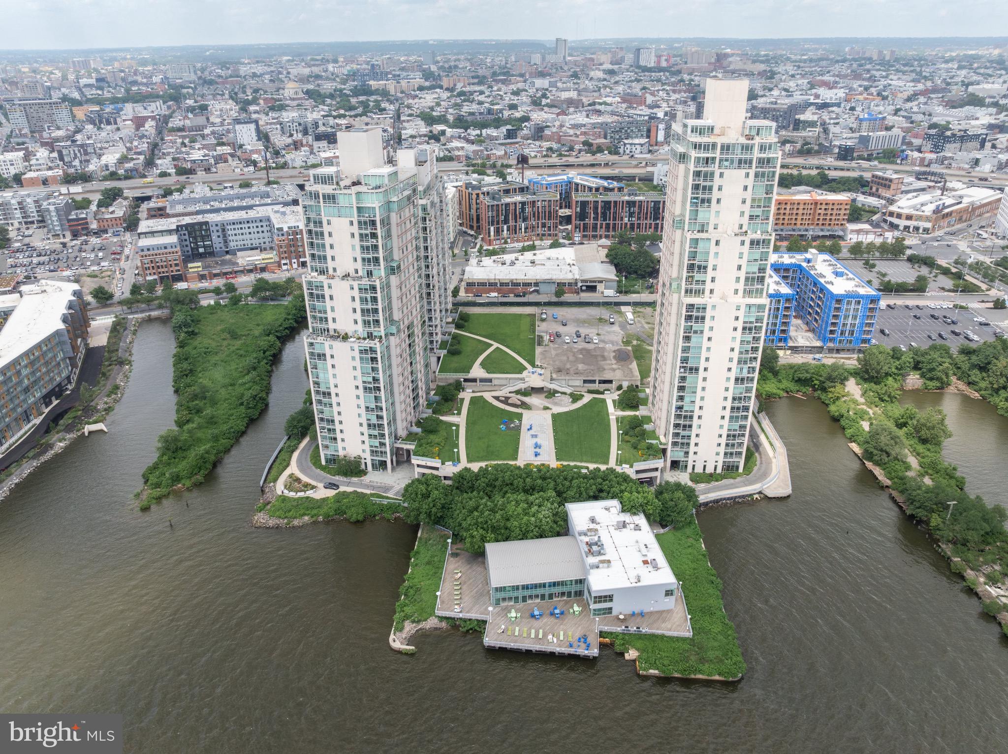 WATERFRONT SQUARE - Residential