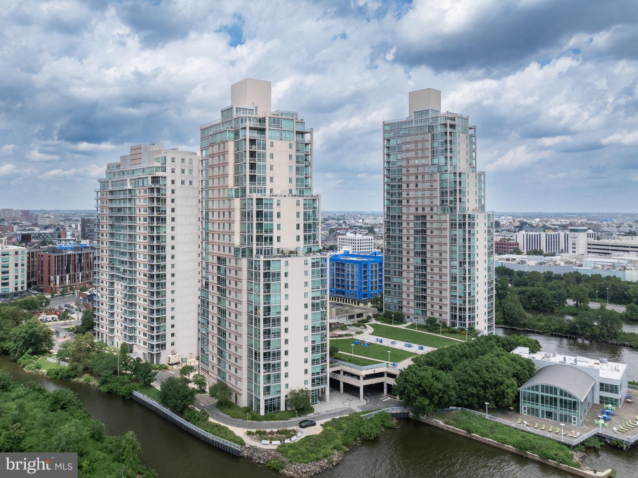 WATERFRONT SQUARE - Residential