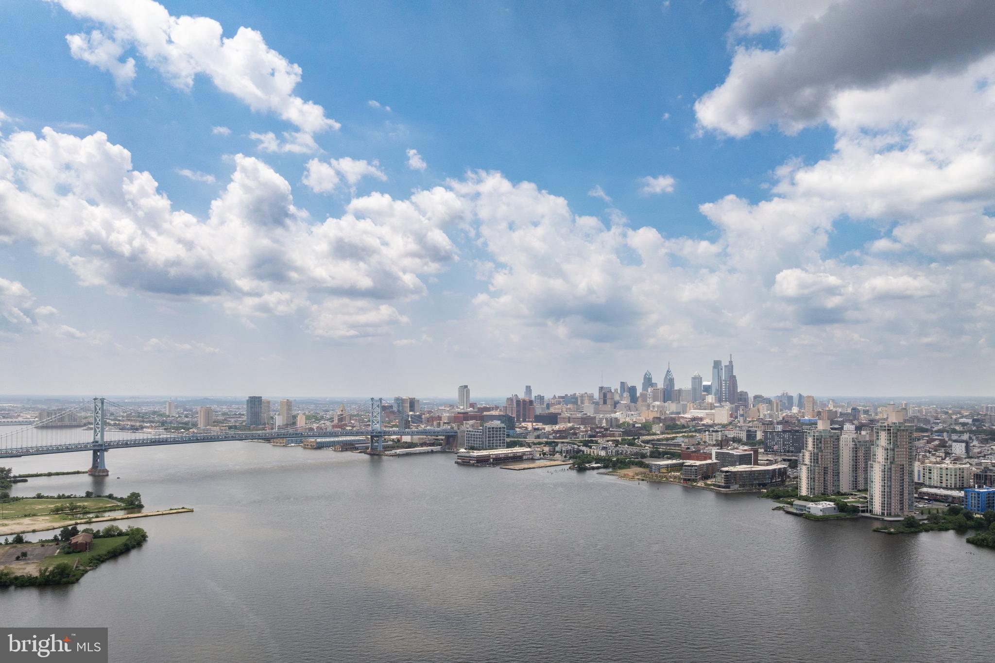 WATERFRONT SQUARE - Residential