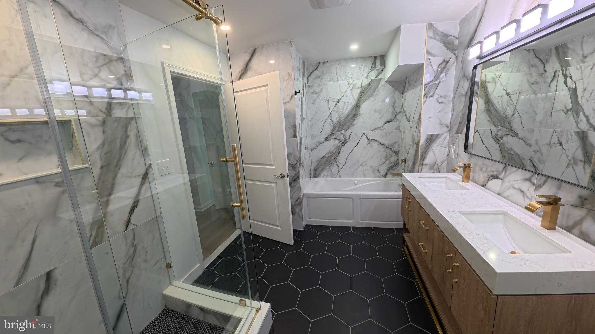 WATERFRONT SQUARE - Residential