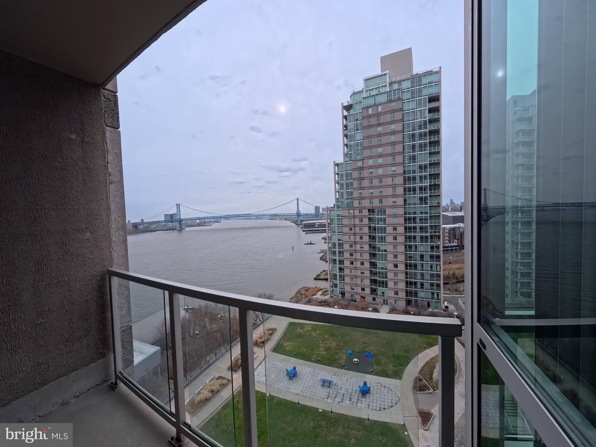 WATERFRONT SQUARE - Residential