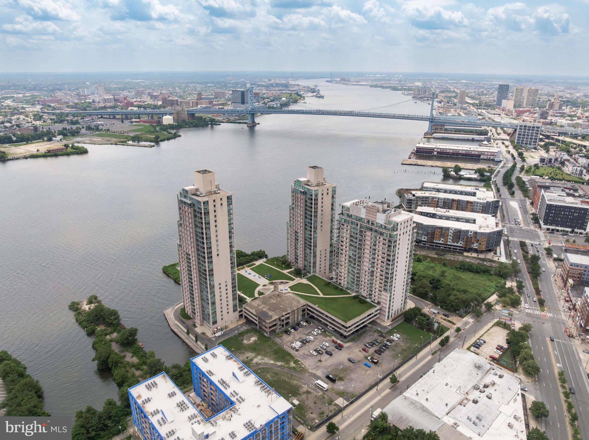 WATERFRONT SQUARE - Residential