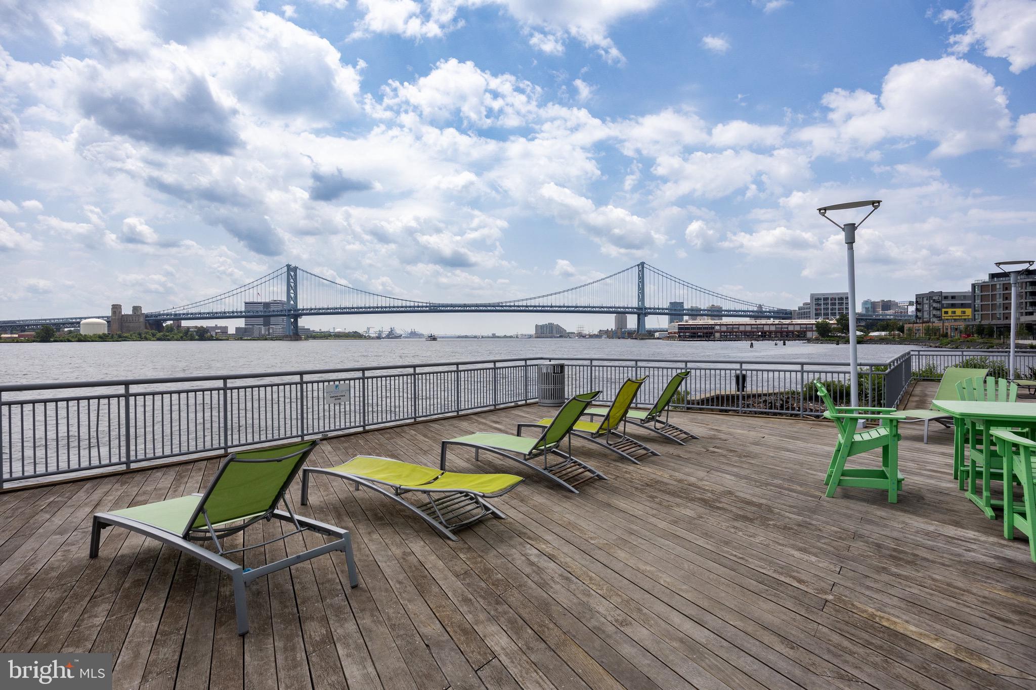 WATERFRONT SQUARE - Residential