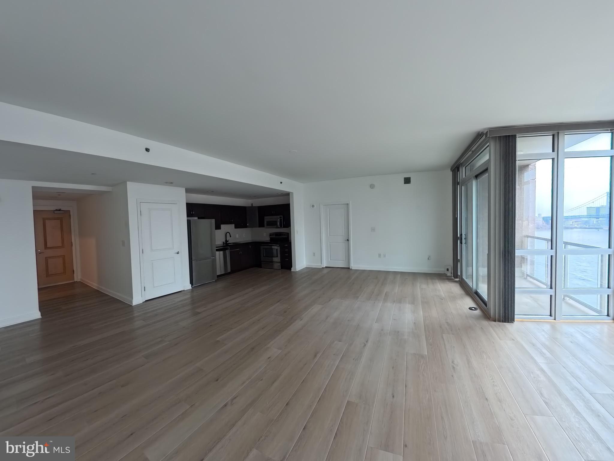 WATERFRONT SQUARE - Residential