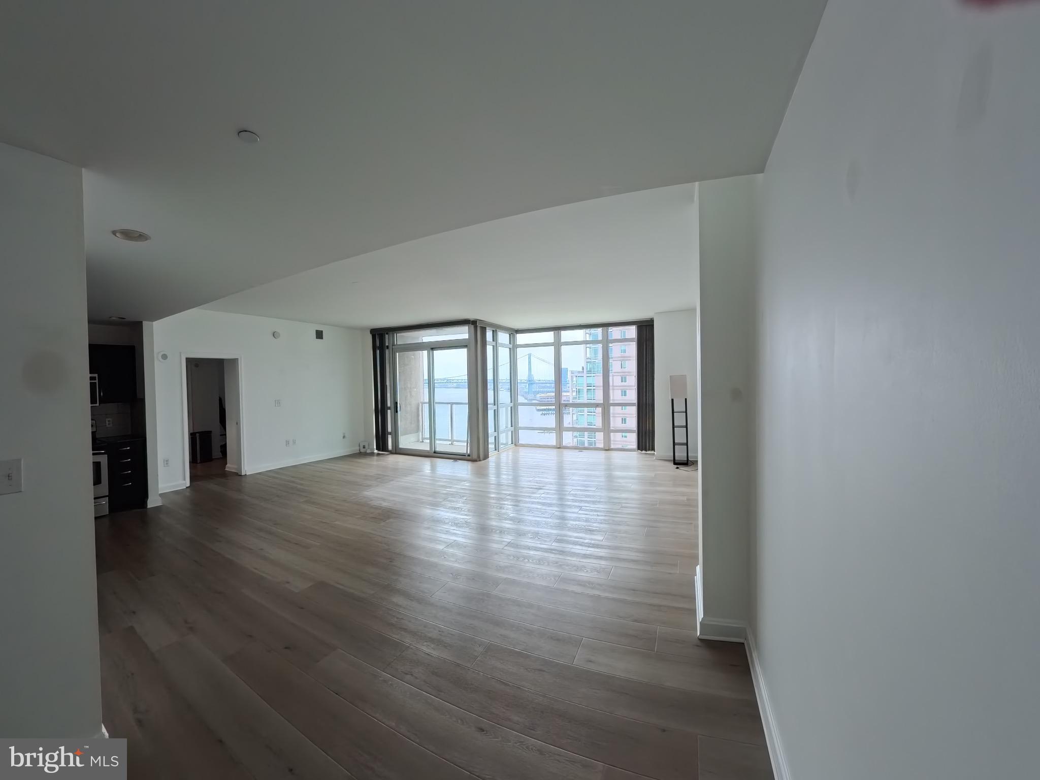 WATERFRONT SQUARE - Residential