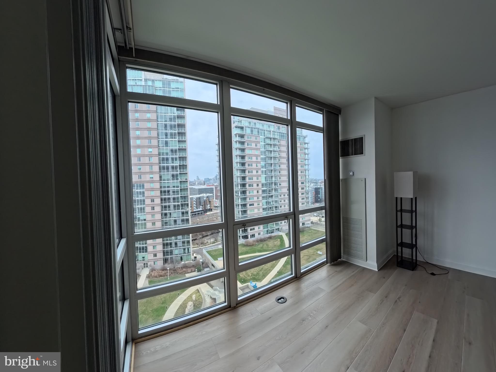 WATERFRONT SQUARE - Residential