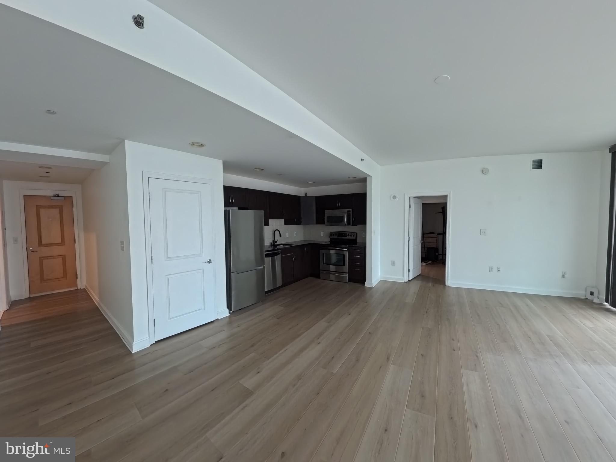 WATERFRONT SQUARE - Residential