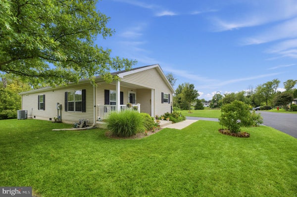 541 SPRINGHOUSE CT, NORTH WALES, PA 19454 - Image 28a5c7f757afbcfdc5cc04ee537ce2e8/2441844661