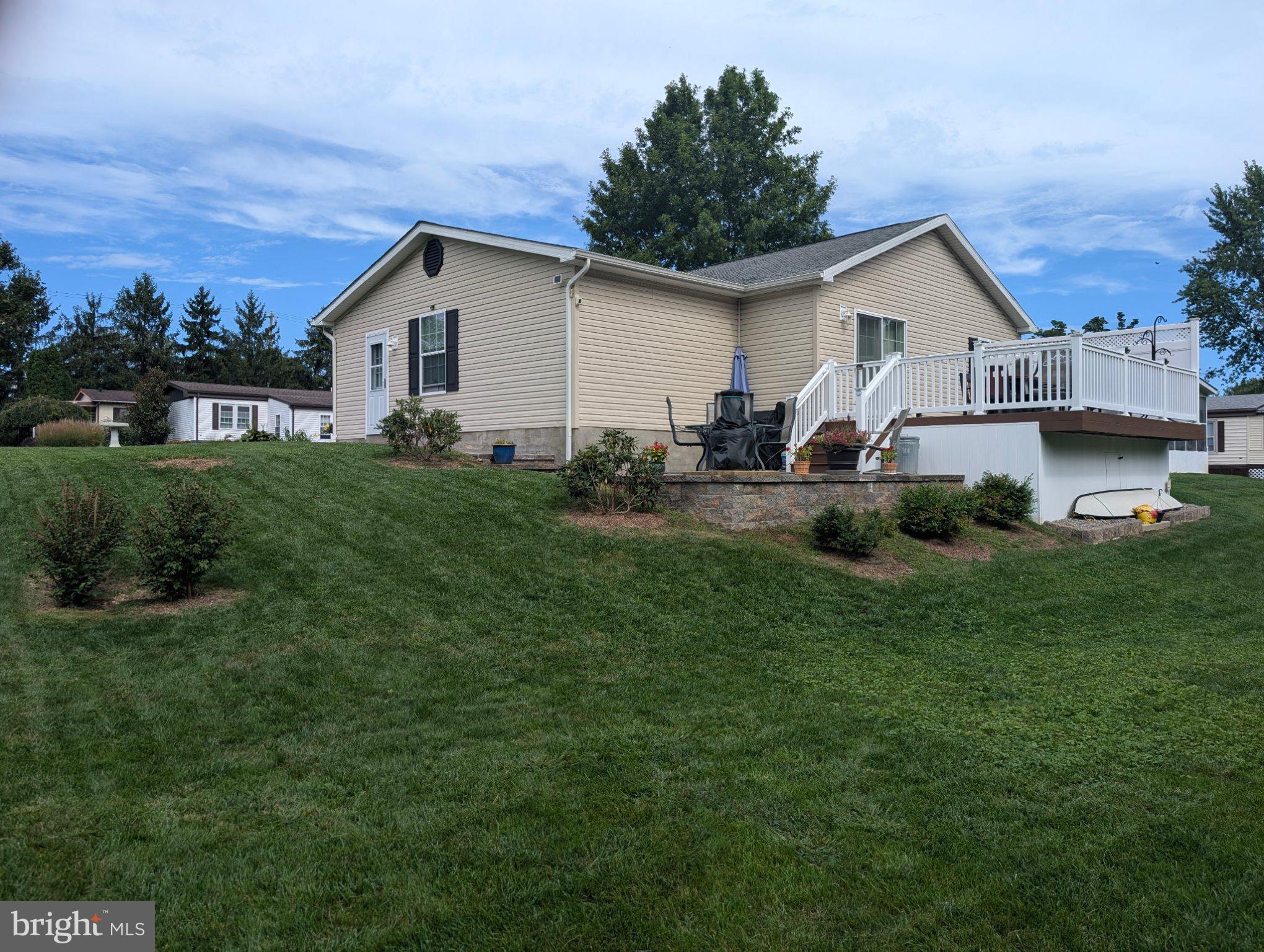 541 SPRINGHOUSE