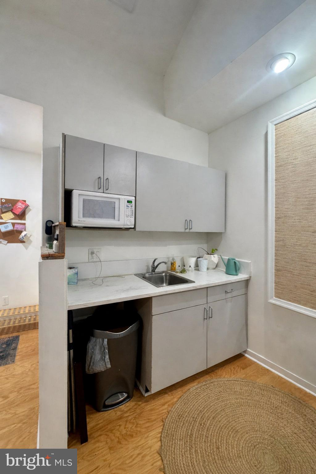 PACKER PARK - Commercial Lease