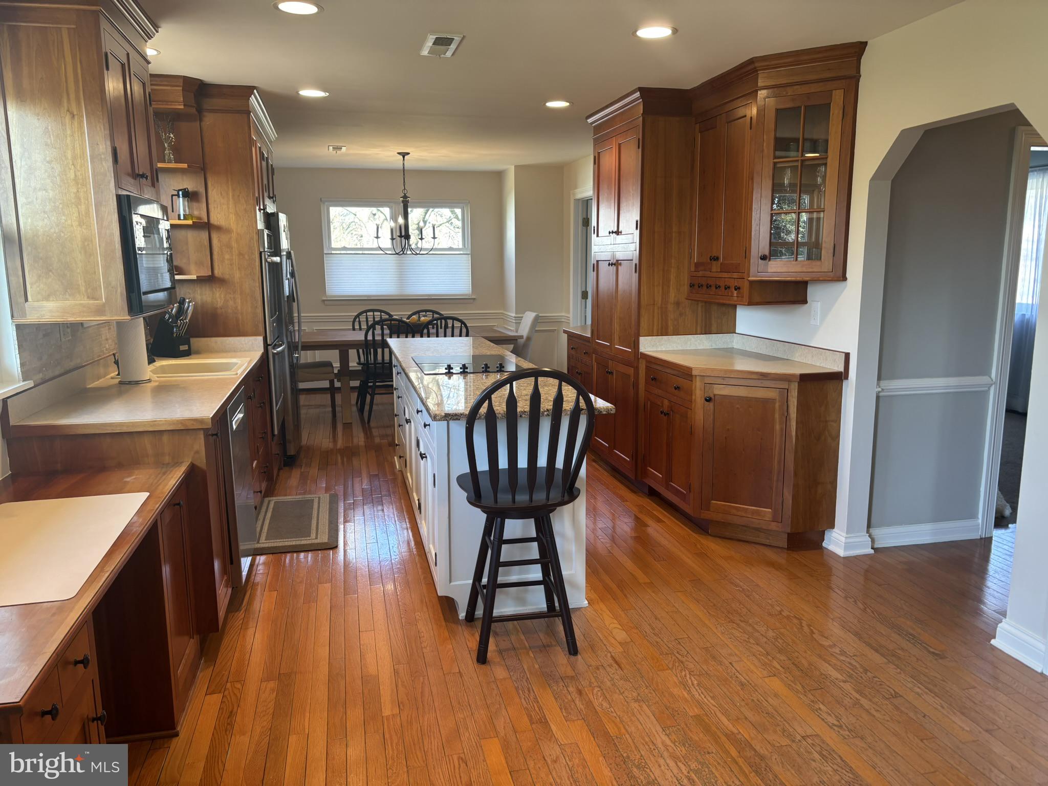 28 W HILLCREST AVENUE