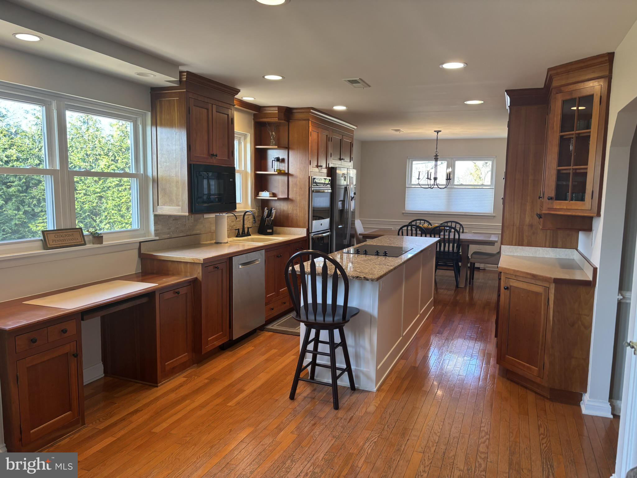 28 W HILLCREST AVENUE