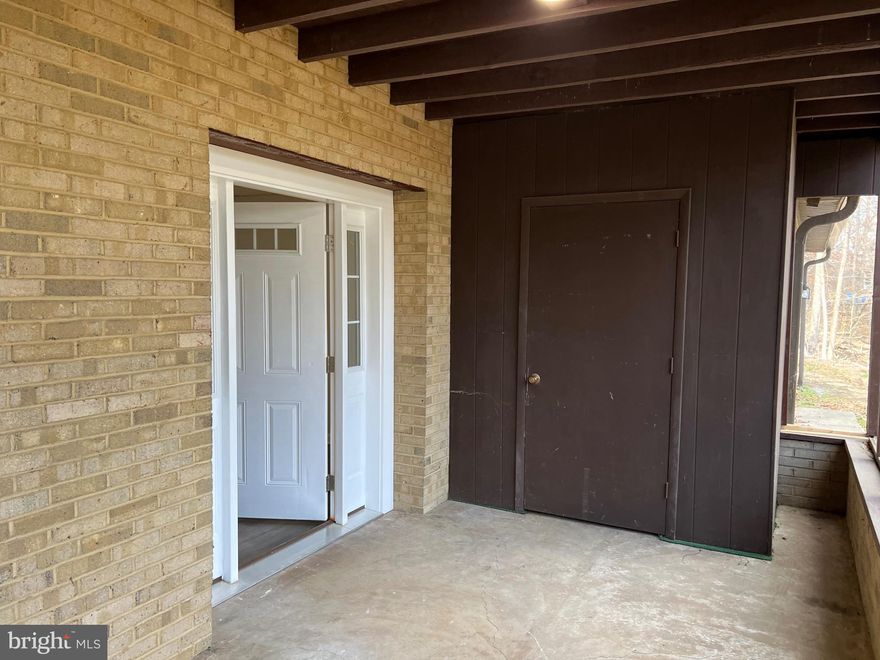 Welcome Home to this Recently remodeled 1 Bedroom/ 1 Bath Apartment close to downtown, shopping and easy commuting distance to MD, PA, VA and 81/ 70.  Pets are welcome with Deposit and monthly pet rent. There are restrictions with pets (breed, weight and number).  Weichert Application only! No Smoking!  Applicant must pass Criminal, Credit and background, all applicants living in the home over the age of 18 MUST complete an application.
Owner pays Trash, water and sewer.