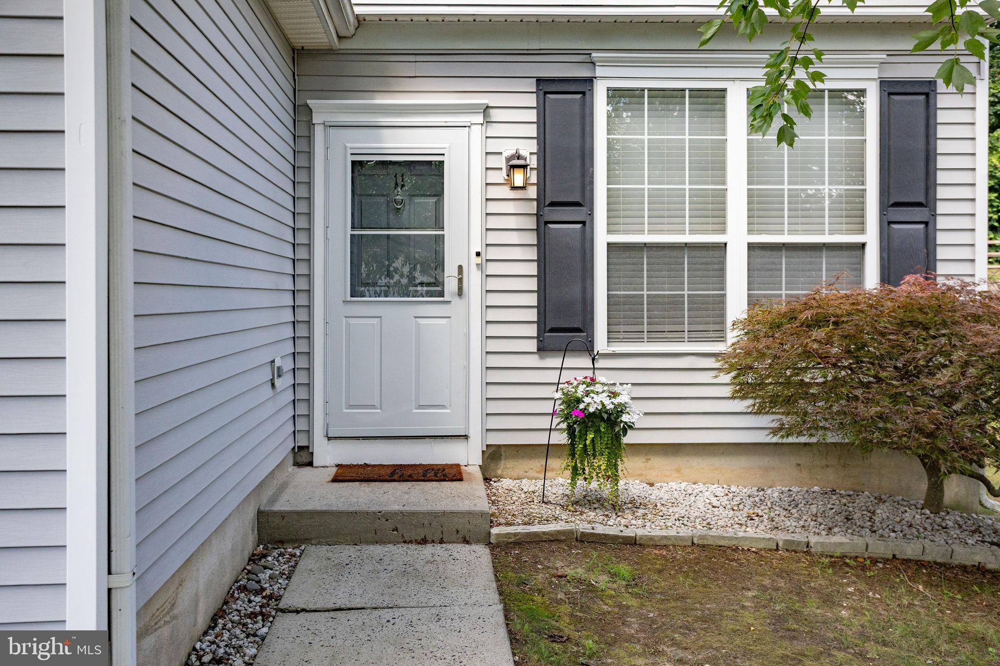 11 LINCOLN DRIVE