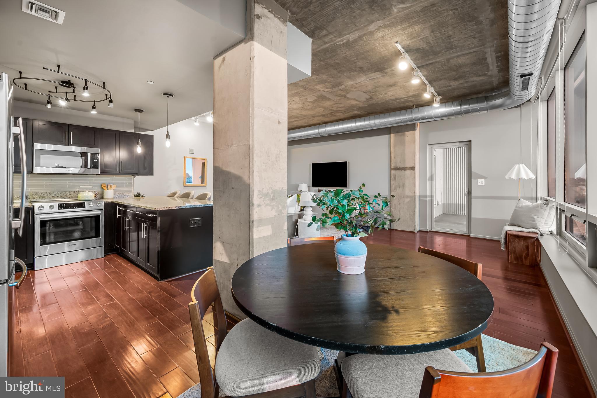 LOCUST POINT - Residential