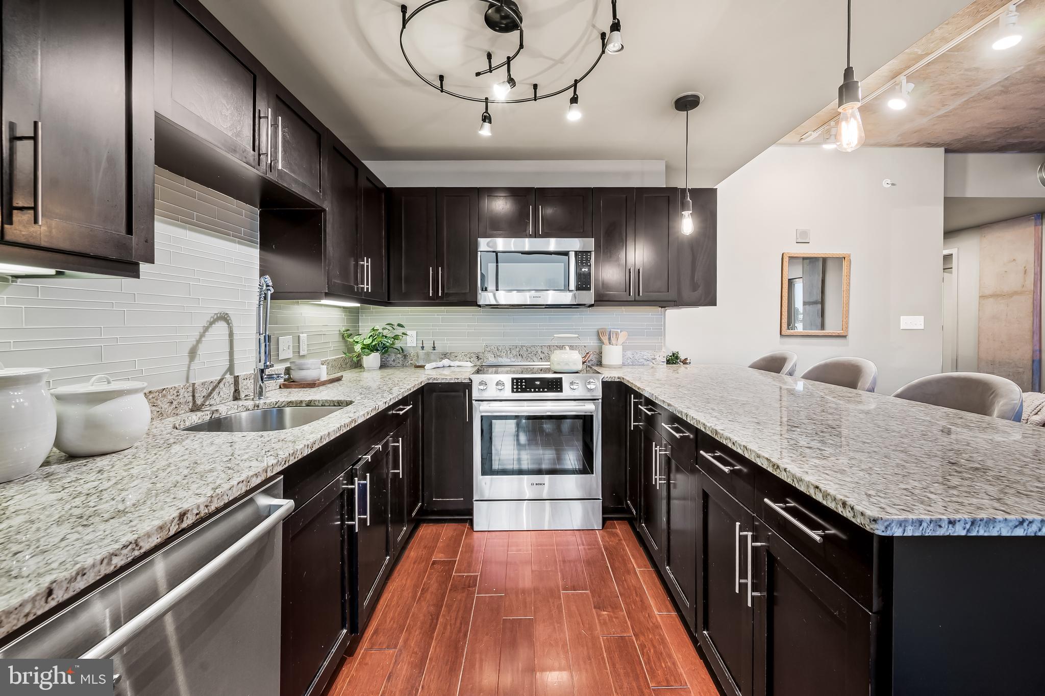 LOCUST POINT - Residential