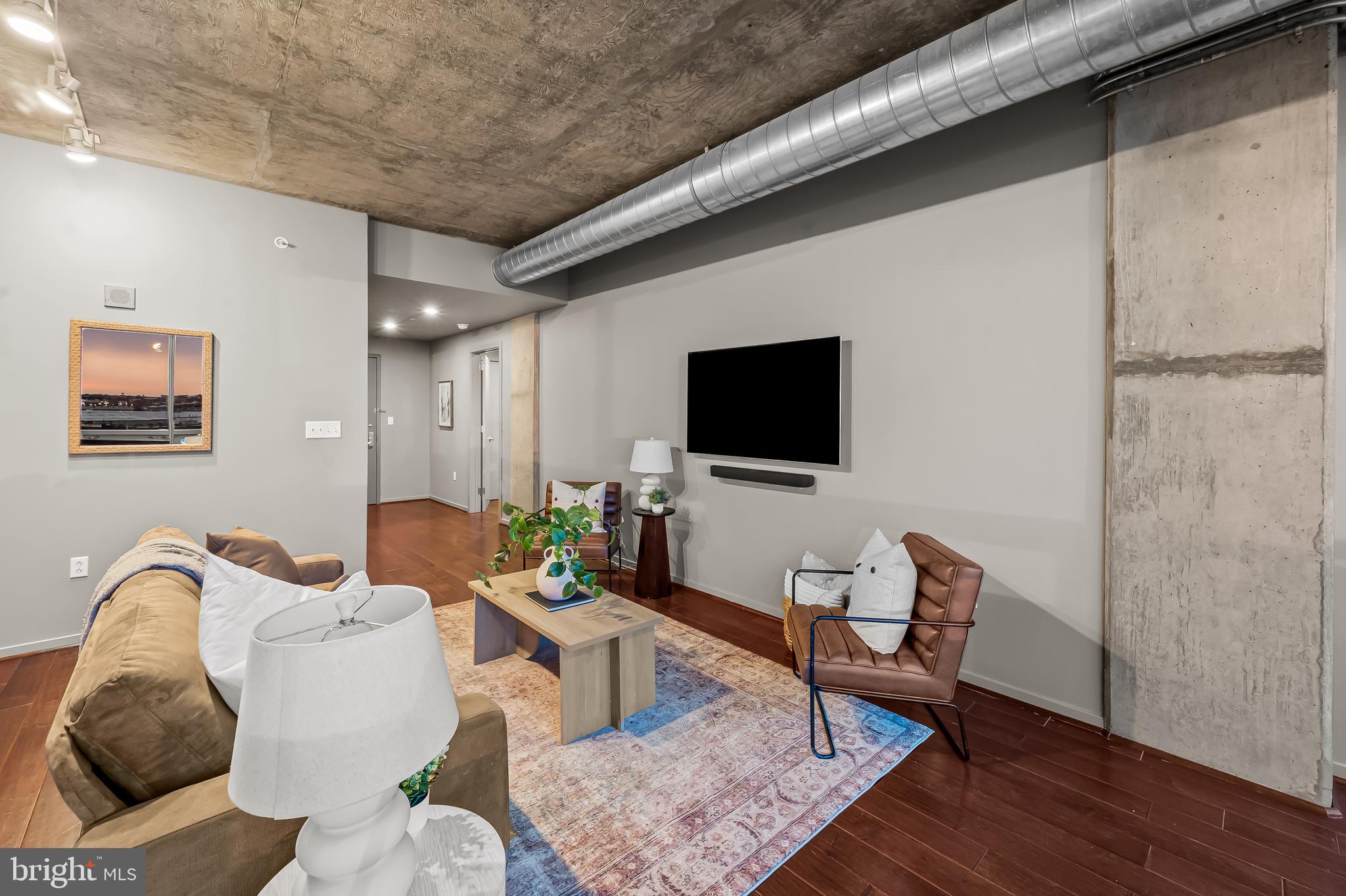 LOCUST POINT - Residential